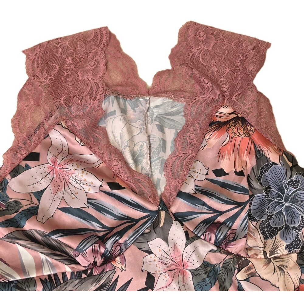 Fitted Styl Romantic Multi-Floral Satin Feel& Lace V-Neck Long Nightgown Size 3X - Picture 4 of 8